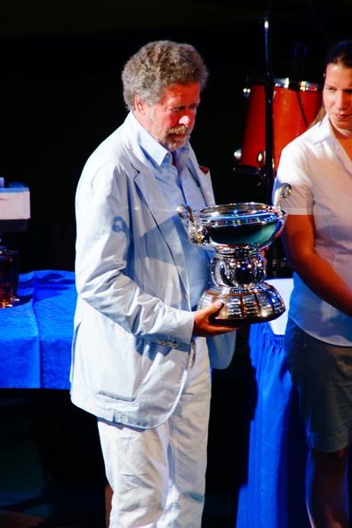 Andrew McIrvine presents the Nautor Swan Challenge Trophy to Nefertiti