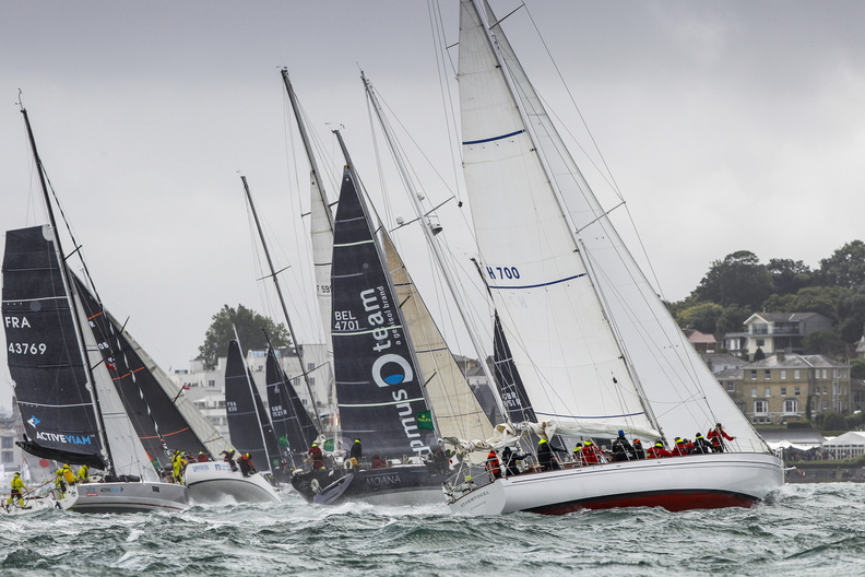 Stormvogel leads Moana and the rest of IRC One over the start line off Cowes