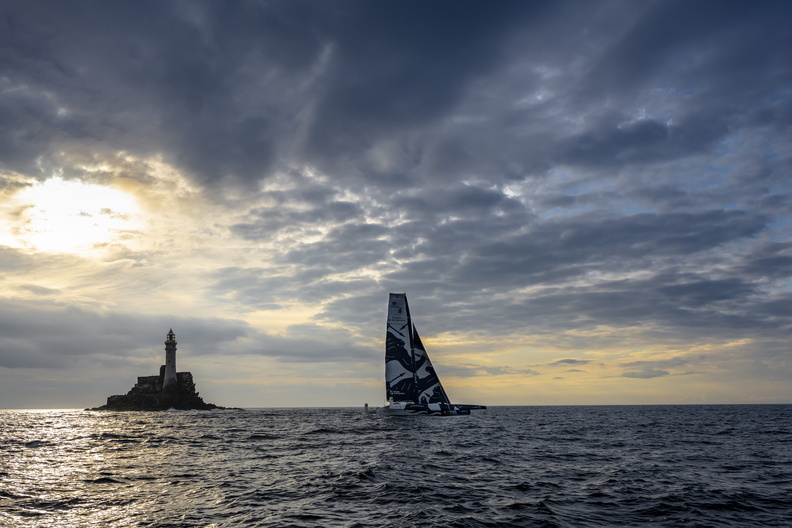 Maxi Edmond de Rothschild passes the Fastnet Rock and heads for Cherbourg