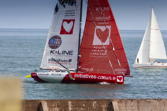 Sam Davies, sailing with Nicolas Lunven, arrive in Cherbourg aboard Initiatives Coeur
