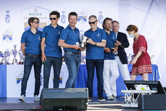 The Iolaire Cup for 1st in IRC Four won by Trading-advices.com 