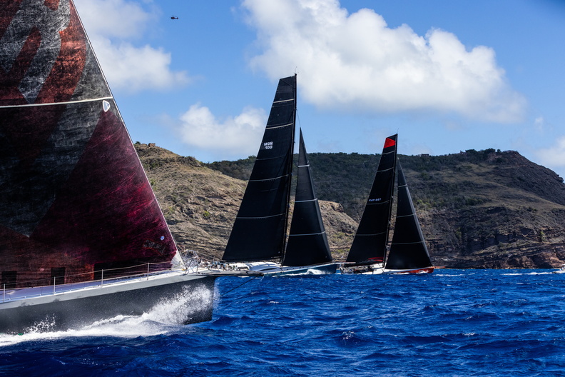 Comanche leads Leopard at the start of the race