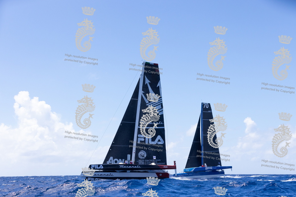 Multihulls come together at the start: Multi 70 Maserati and MOD 70 Powerplay