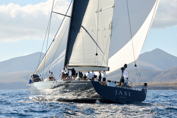 115ft Swan Jasi - the largest in the race