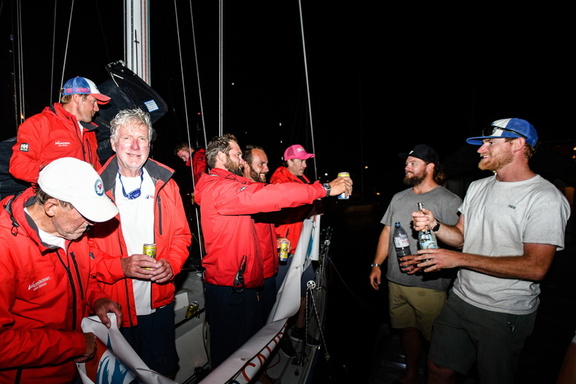 Vamoose's crew welcomed in by fellow competitors