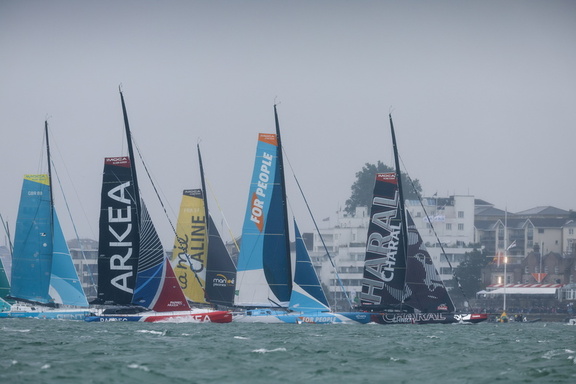 Imoca 60 start: Charal, For People, Arkea, among others