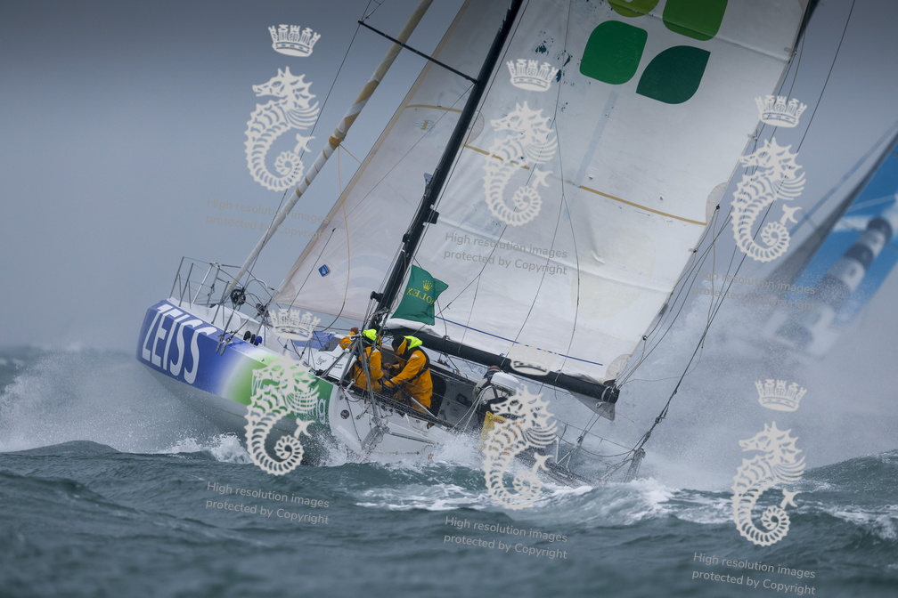 Class40, Zeiss - Weeecycling, faces the waves off Cowes