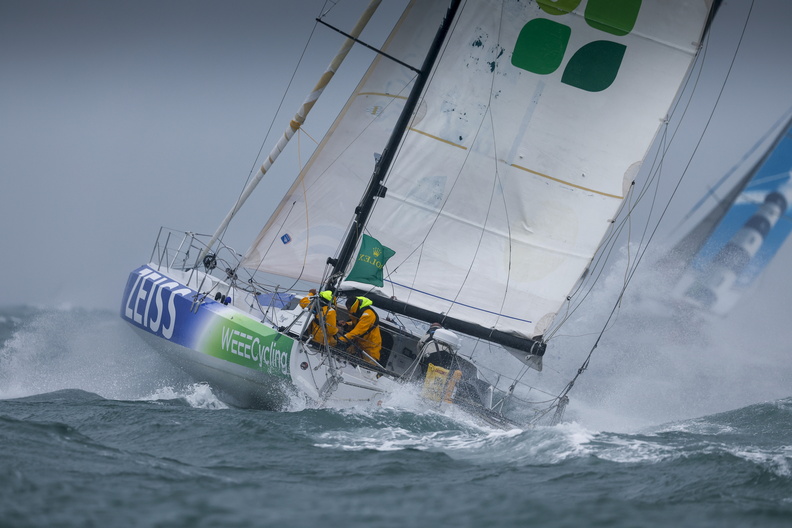 Class40, Zeiss - Weeecycling, faces the waves off Cowes