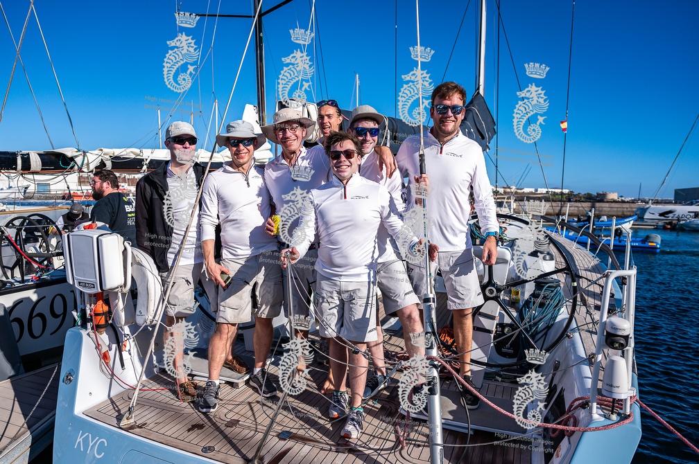 Crew on board Moana, Maarten 49