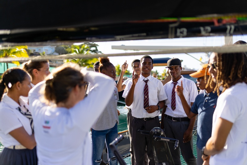 A chance to talk to the female sailors of Limosa