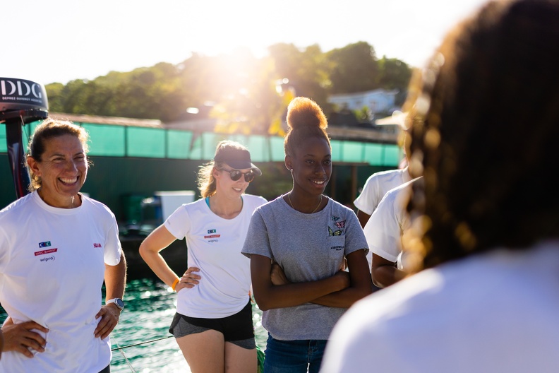 A chance to talk to the female sailors of Limosa