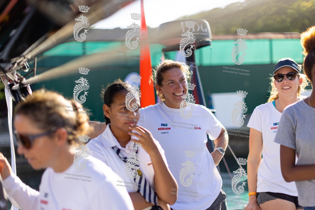 Dee Caffari with the sailing school students