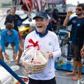 Skipper Johannes Schwarz receives the welcome basket